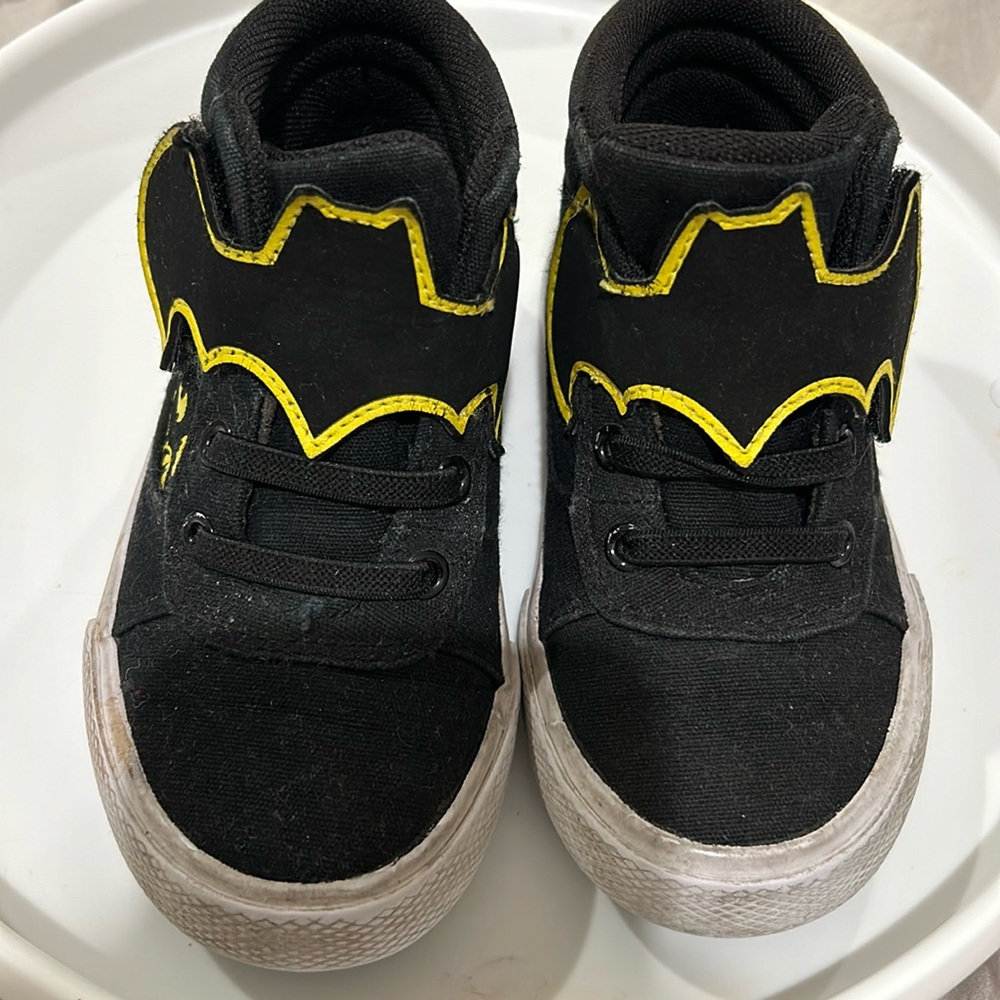 Toddler Batman size 7 sneaker.